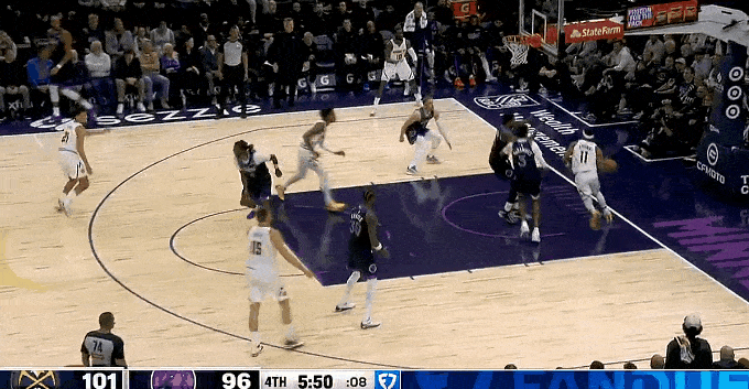 cba总决赛第三场后辽宁球员与四川球迷